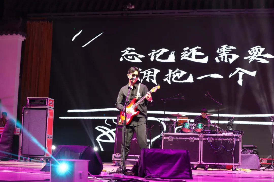 摇滚音乐嘉年华活动在云南易门龙泉文化广场火热开场